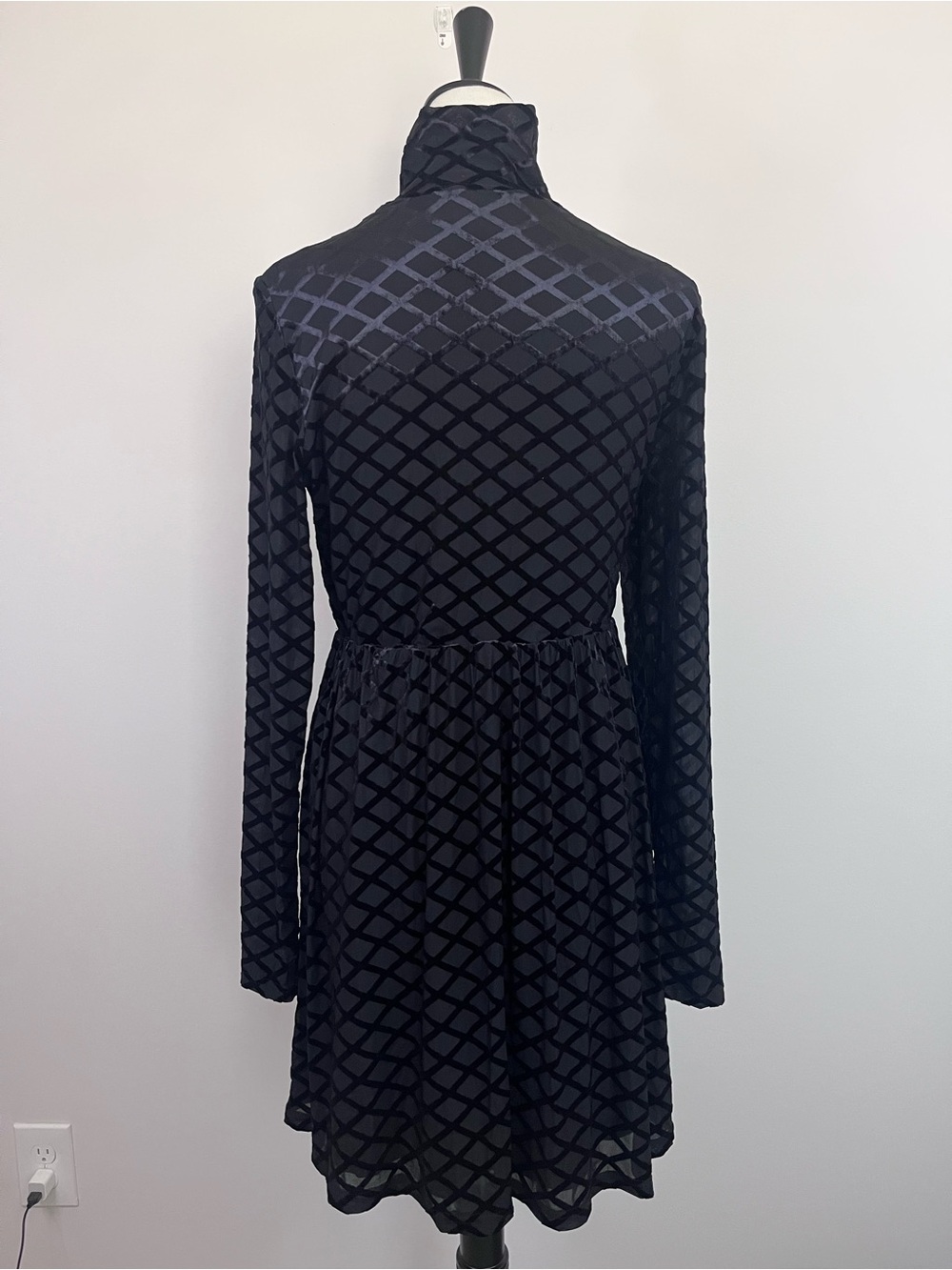 Tuckernuck Rowan Black Velvet Burnout Mock Neck Mini Dress Large LBD - Picture 8 of 12
